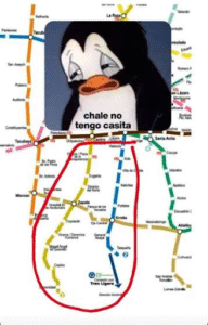 Meme que tiene el mapa de la red del metro y encima un pingüino triste que dice “chale no tengo casita”. 
