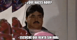 Meme que tiene la foto del Choche sosteniendo un algodón de azúcar y globos. Tiene el texto: “¿Qué haces aquí? Escuché que renta sin aval”. 