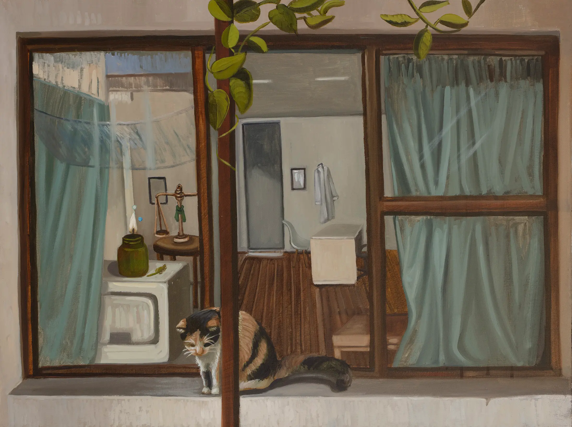 Pintura que retrata un consultorio visto desde una ventana, con un gato atigrado naranja sentado sobre el marco. En el interior se observa un escritorio, una veladora, una balanza de la justicia y una bata colgada en la pared.
