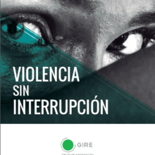 Es la portada del micrositio “Violencia sin interrupción”. Está ilustrado por una fotografía en blanco y negro de los ojos de una mujer.