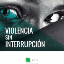 Es la portada del micrositio 'Violencia sin interrupción'. Está ilustrado por una fotografía en blanco y negro de los ojos de una mujer.