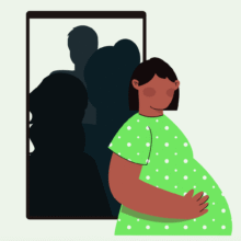 Portada del micrositio "Monitor S/R: Salud Reproductiva". Está ilustrada con la imagen de una mujer embarazada que está frente a un dispositivo móvil en el que se proyecta la sombra de tres personas.