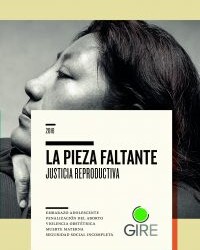 Portada del libro 'La pieza faltante, justicia reproductiva' que contiene los temas: embarazo adolescente, penalización del aborto, violencia obstétrica, muerte materna y seguridad social incompleta. Está ilustrada con la fotografía en primer plano de la cara de perfil de una mujer morena que recarga su rostro en sus manos.